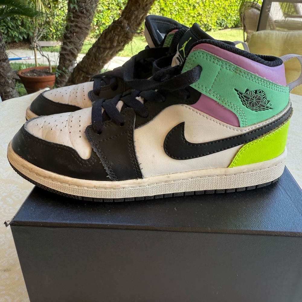 Nike Kids Sneakers Black White Green Purple Yellow